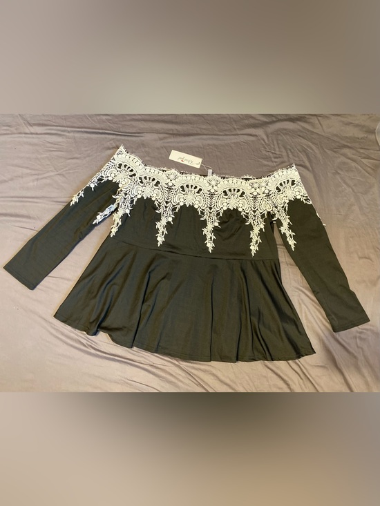 Rosegal Tops - Rosegal off the shoulder long sleeve peplum blouse w/ lace trim, women size 5XL